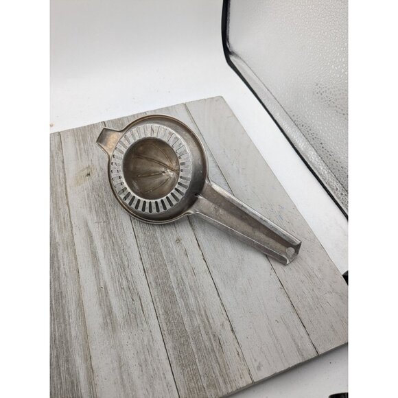 Vintage Foley #4 Hand Held Juicer Reamer Metal aluminum 8 1/4" - Picture 4 of 9